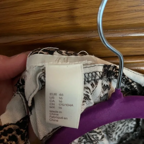 H&M Leopard Print Dress with Long Sleeves - Picture 3 of 3